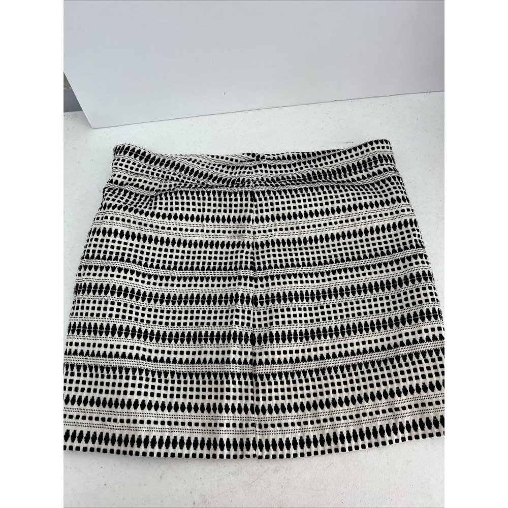 Loft Pencil Skirt Size 16 Knee Length Lined white Black Geometric